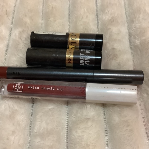 NEW! Bundle of 4 lippies 💄 - Picture 2 of 6